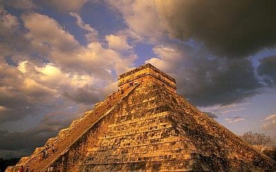 chichen itza archaeological sites