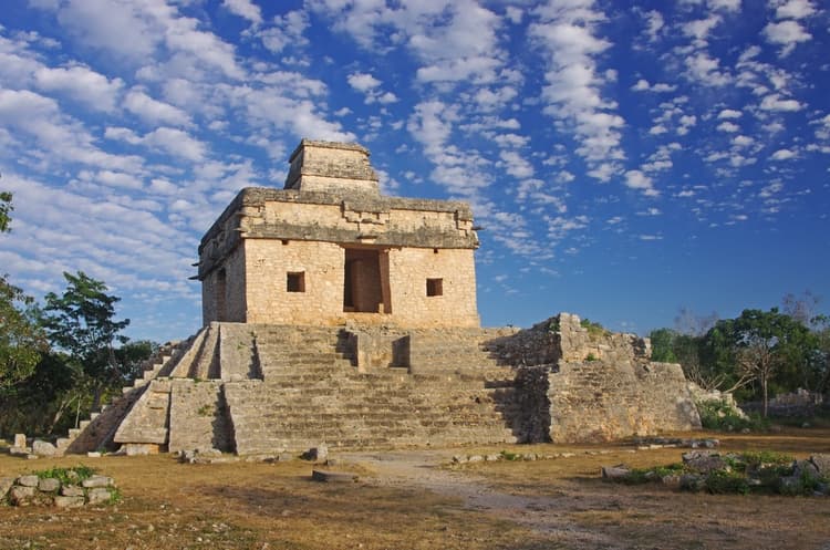 Templo 7 muñecas en Dzibilchaltun