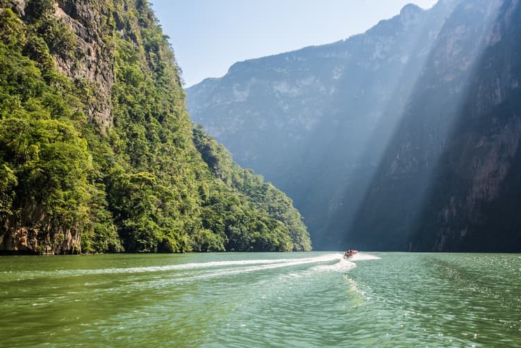 Panorámica de un río en México