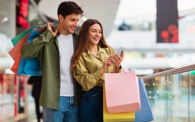 Cancun shopping couple