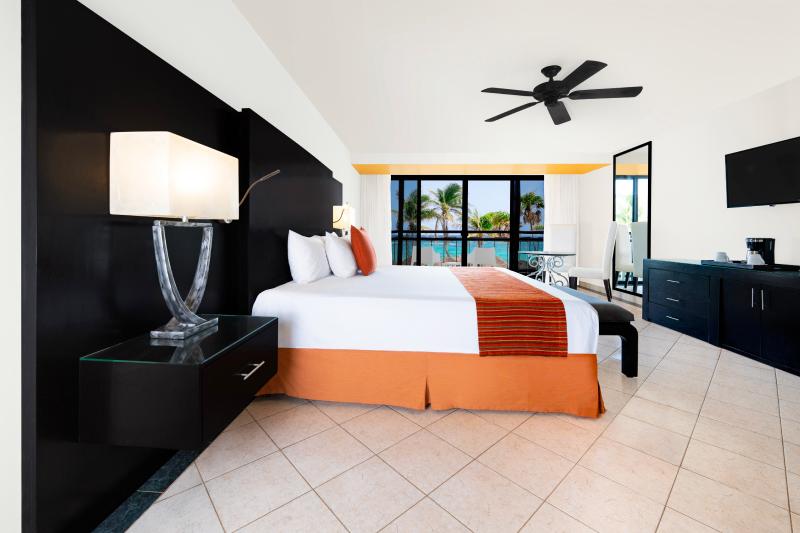 Habitacion Grand Ocean com cama King Size e bela vista no Hotel Grand Oasis Tulum